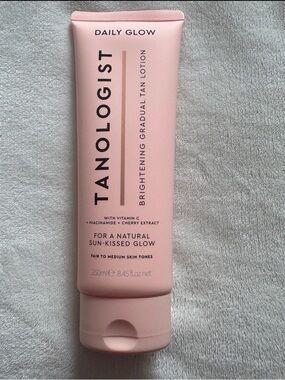 Tanologist Daily Glow Brightening Gradual Tan Lotion